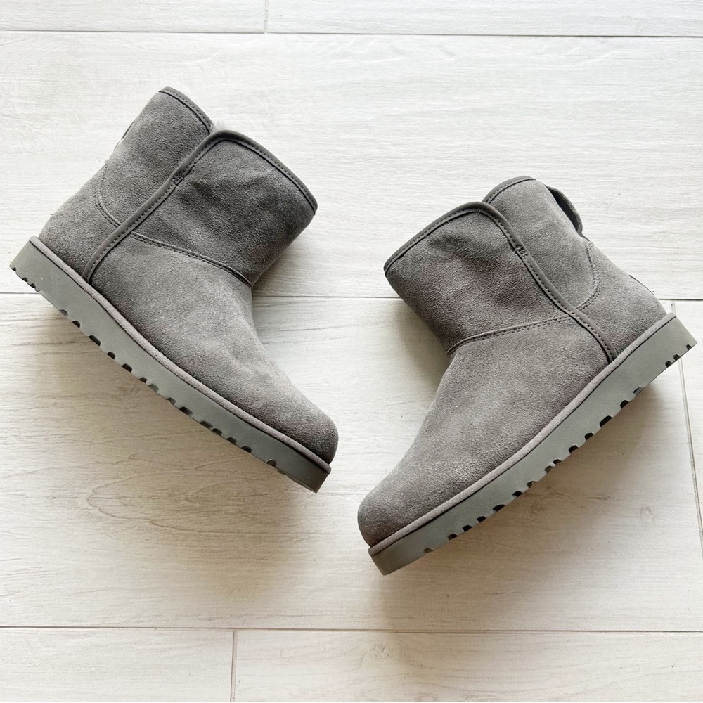 NEW UGG Cory II Genuine Shearling Lined Suede Boot in Charcoal Women's Size US 5